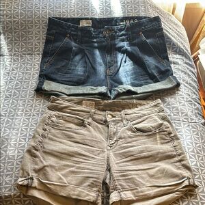 Bundle of 2 GAP Blue and Gray Jean Shorts Set Size 28/6!!!
